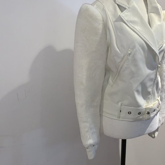 🛑🛑Fashion Nova Ivory White faux fur sleeves moto crop jacket size Large🛑🛑 - Picture 5 of 13